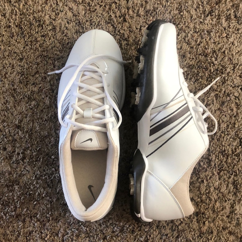 BRAND NEW Nike golf shoes
